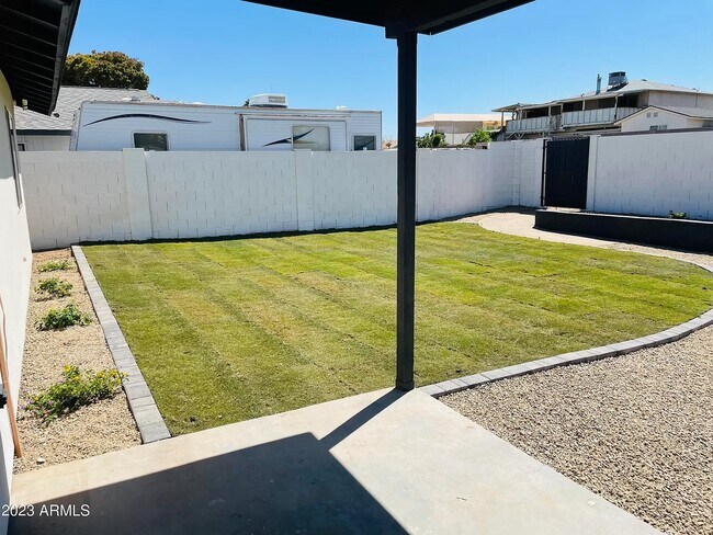 Foto del edificio - 1145 W Tulane Dr