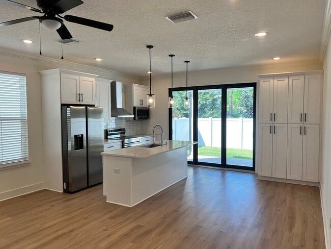Building Photo - 2024 Townhome with Rooftop Patio