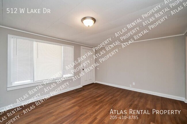 Foto del edificio - 512 W Lake Dr