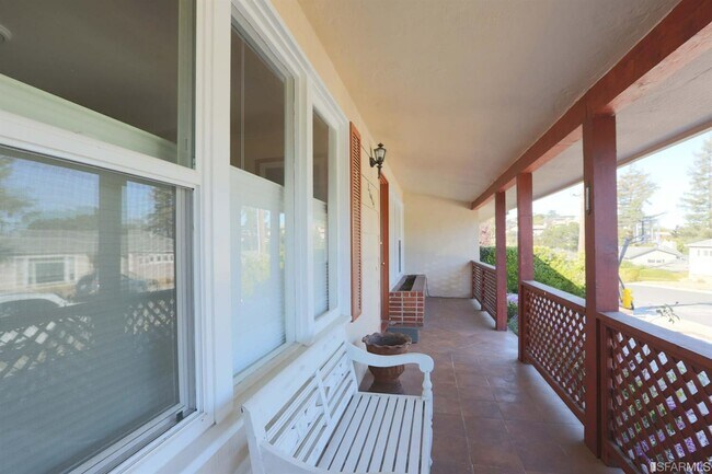 Building Photo - 2644 Monterey St