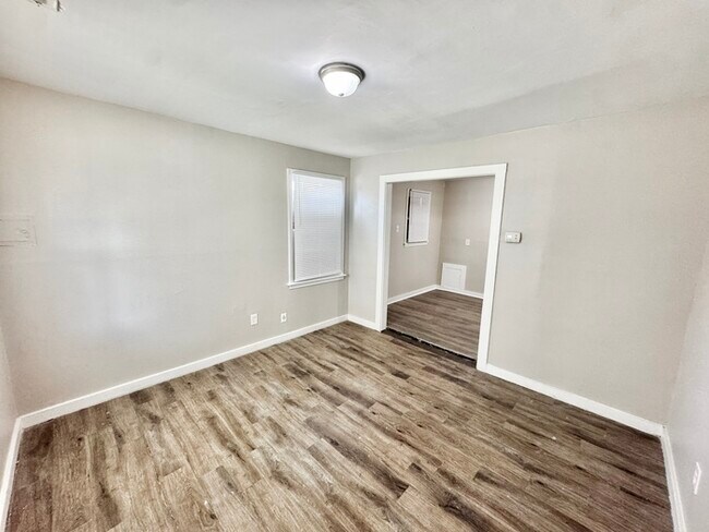 Foto del edificio - 1290 N McNeil St