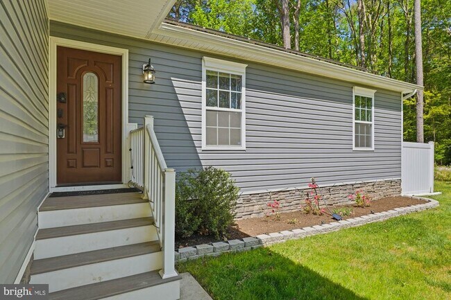 Foto del edificio - 283 Shorewood Dr