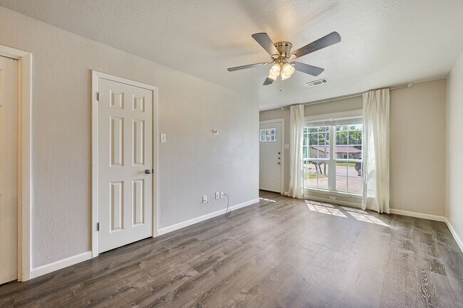 Building Photo - 3345 Lodgepole Cir