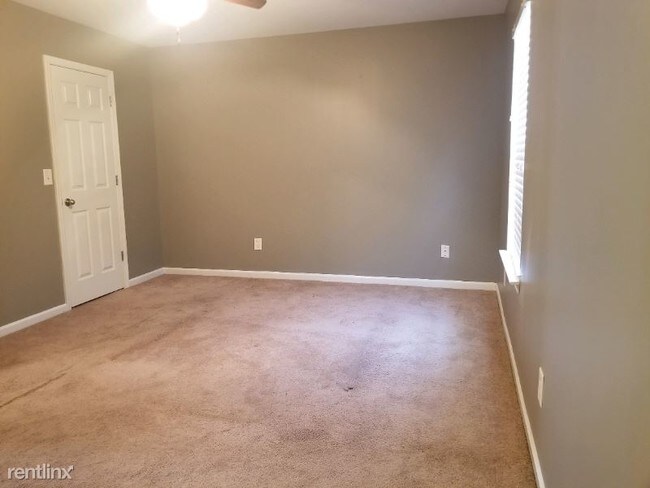 Building Photo - 4 br, 2.5 bath House - 105 Saskatoon Dr