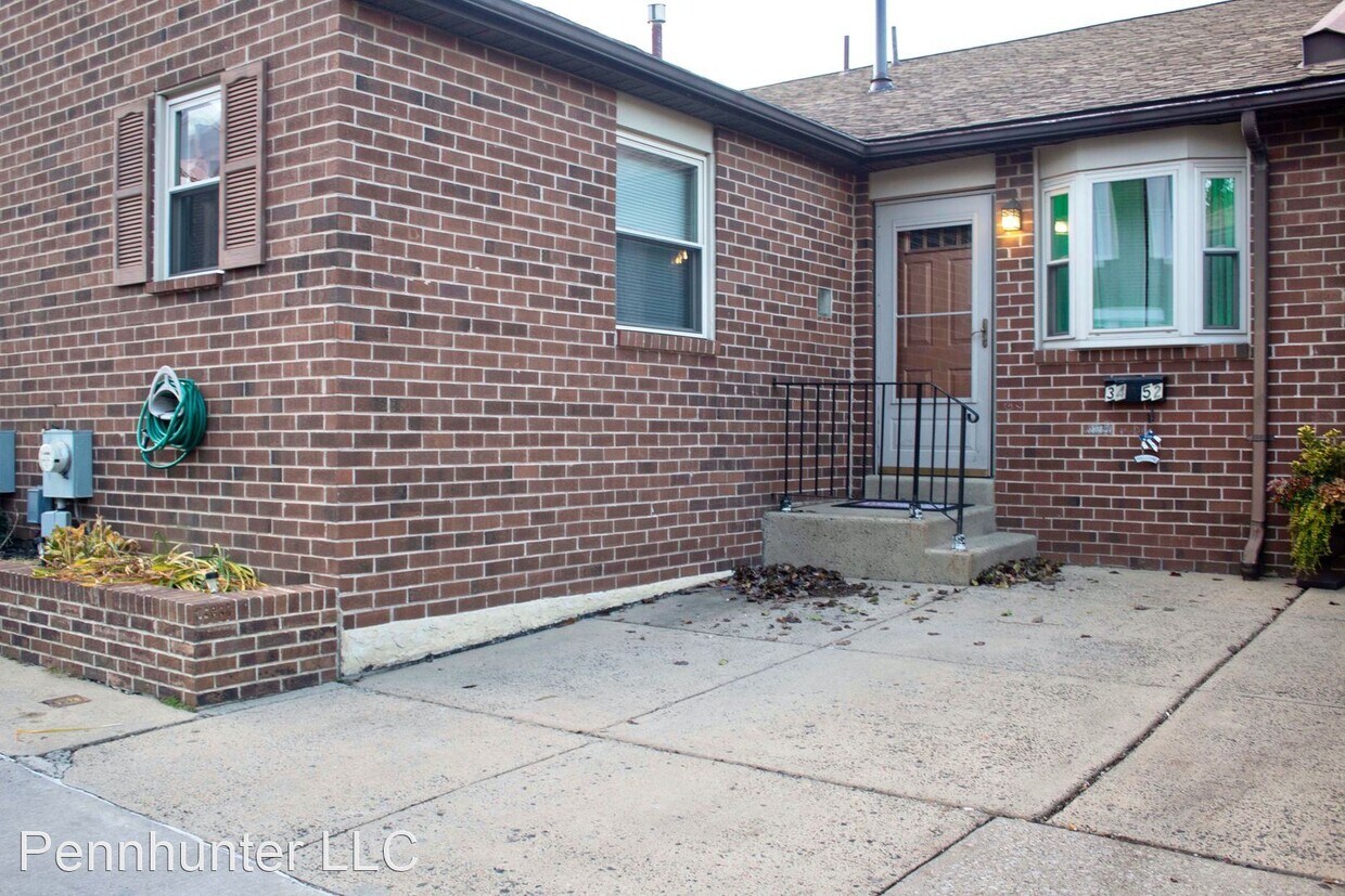 Primary Photo - 2 br, 1.5 bath House - 3452 Livingston St.
