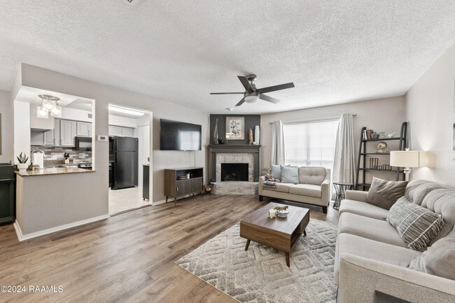 Foto del edificio - 1304 E Bayou Pkwy