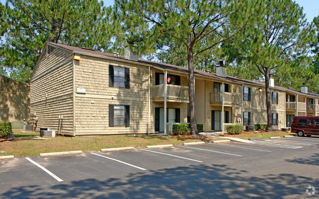 Building Photo - The Hamptons at Pine Bend