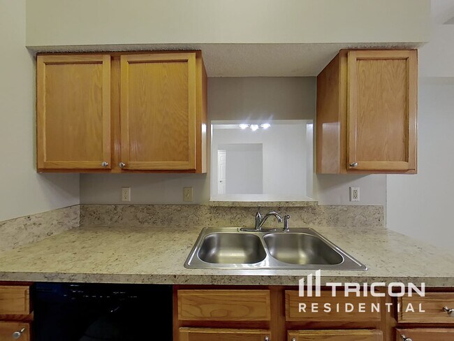 Building Photo - 3210 Chantilly Ct