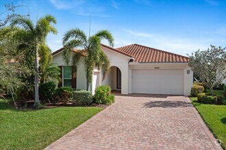 Building Photo - 10017 SW Oak Tree Cir