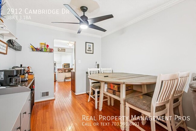 Foto del edificio - 2912 Cambridge Dr