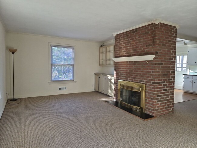 Building Photo - Elizabeth Manor