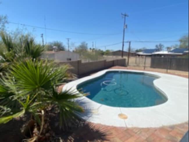 Building Photo - 819 E Alturas St