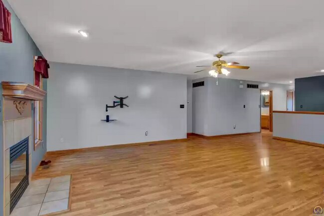 Building Photo - 3714 SW Moundview Ct