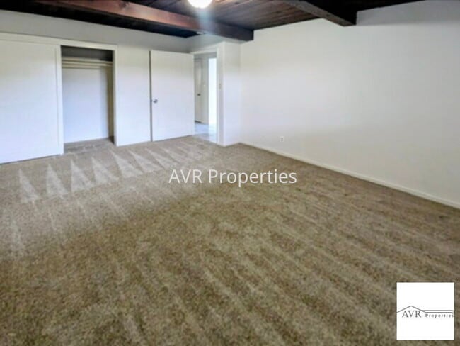 Building Photo - Fantastic two bedroom Livermore duplex with storage