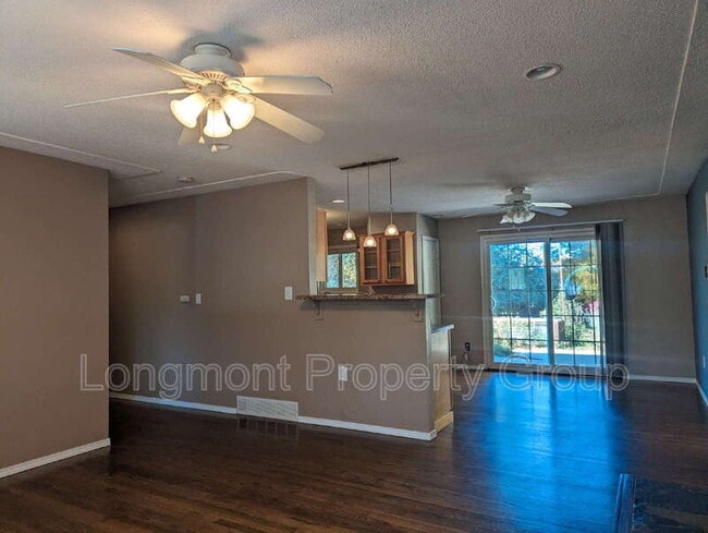 Photo - 305 Cottonwood Ct House