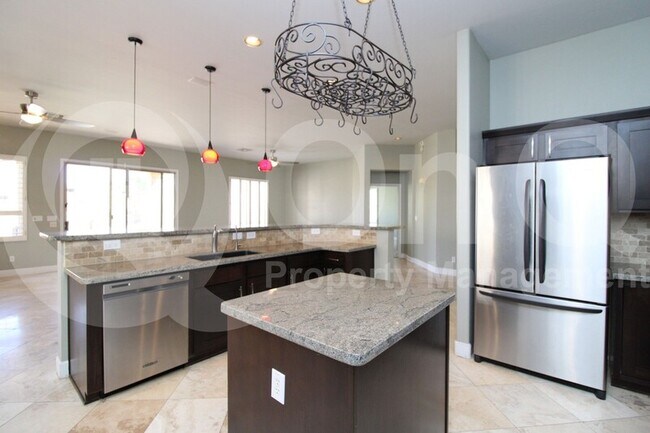 Foto del edificio - 1330 W Deer Creek Rd