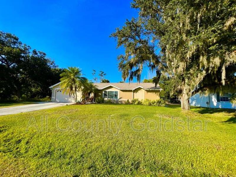 Foto principal - 20416 Calder Ave