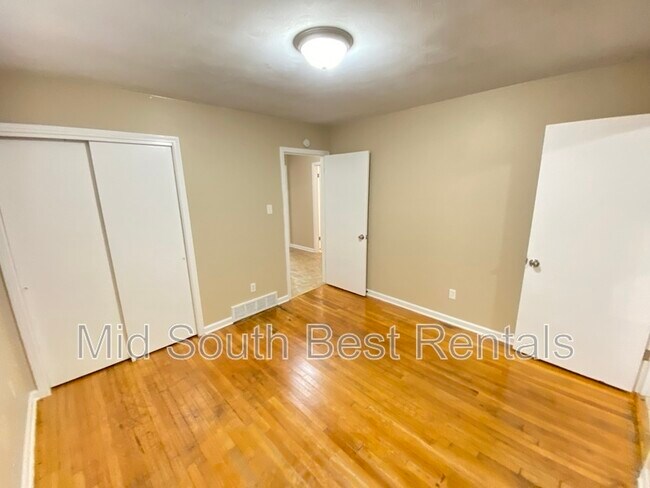 Foto del edificio - 3890 Bishops Bridge Rd