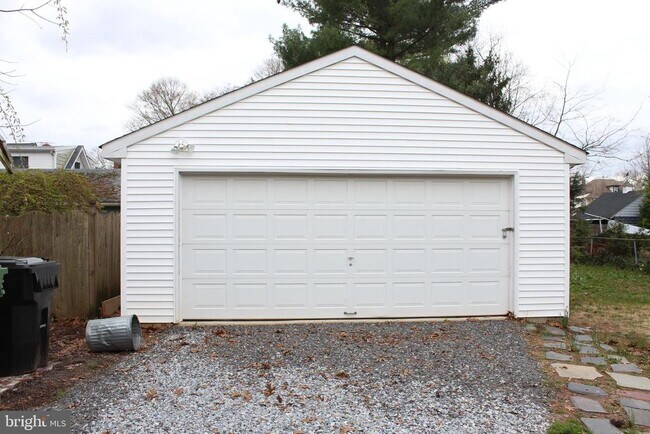 Building Photo - 318 Highland Terrace
