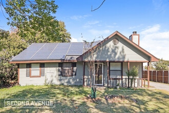 Building Photo - 622 Martingale Trail