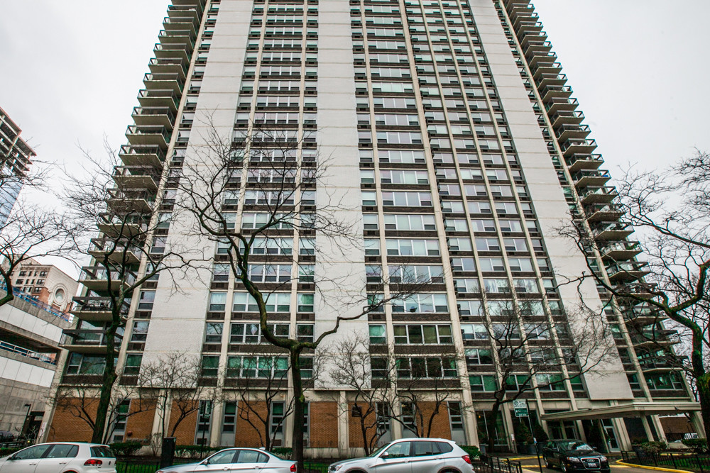 Foto principal - 1255 N Sandburg Terrace