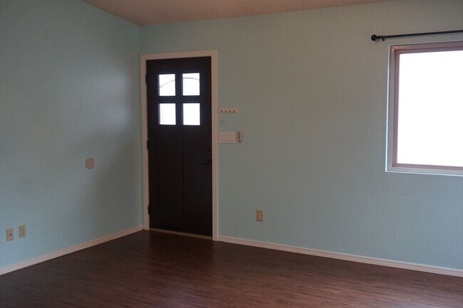 Building Photo - Three bedroom home in Desert Shadows