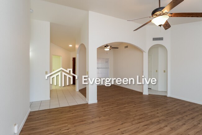 Foto del edificio - 10241 W Windsor Blvd