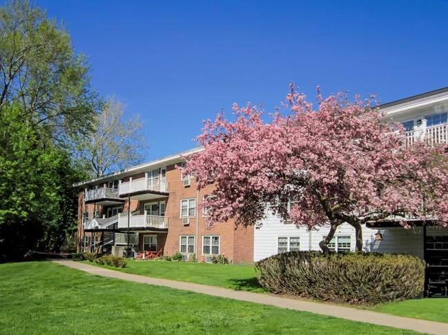 Building Photo - Landing Heights