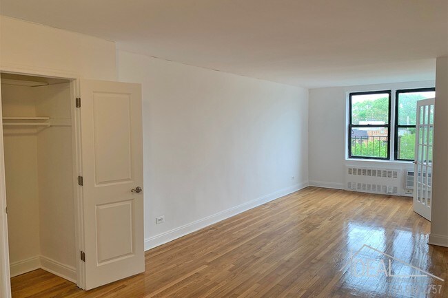 Building Photo - Large Studio converted 1 Bedroom In Midwood
