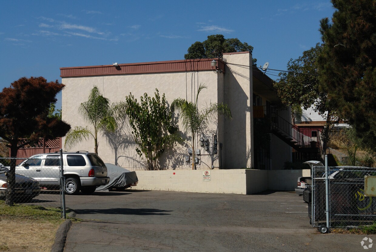 Primary Photo - 3600 S Bonita St