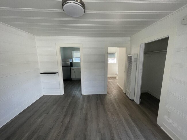 Building Photo - 2530 Francisco Blvd