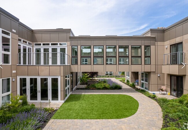 Building Photo - 330-350 Pleasant St. Unit 239
