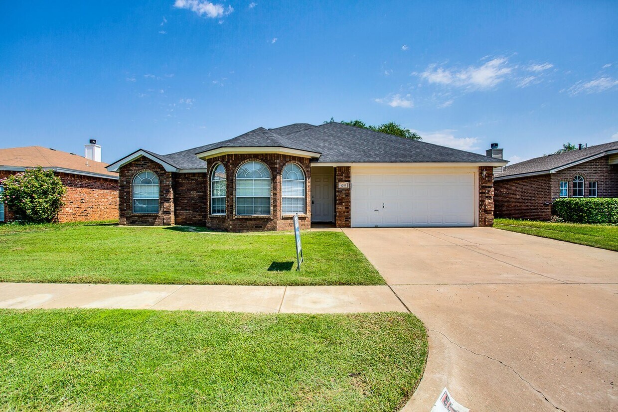Foto principal - Cute & Spacious Four Bedroom Home Located ...