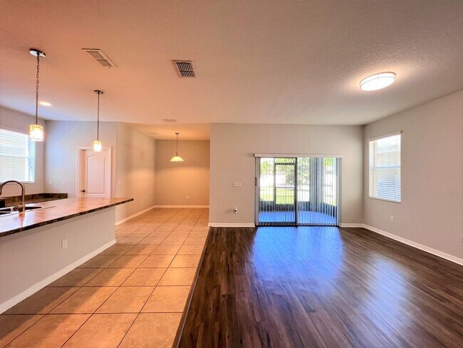 Foto del edificio - GORGEOUS SINGLE FAMILY HOME!