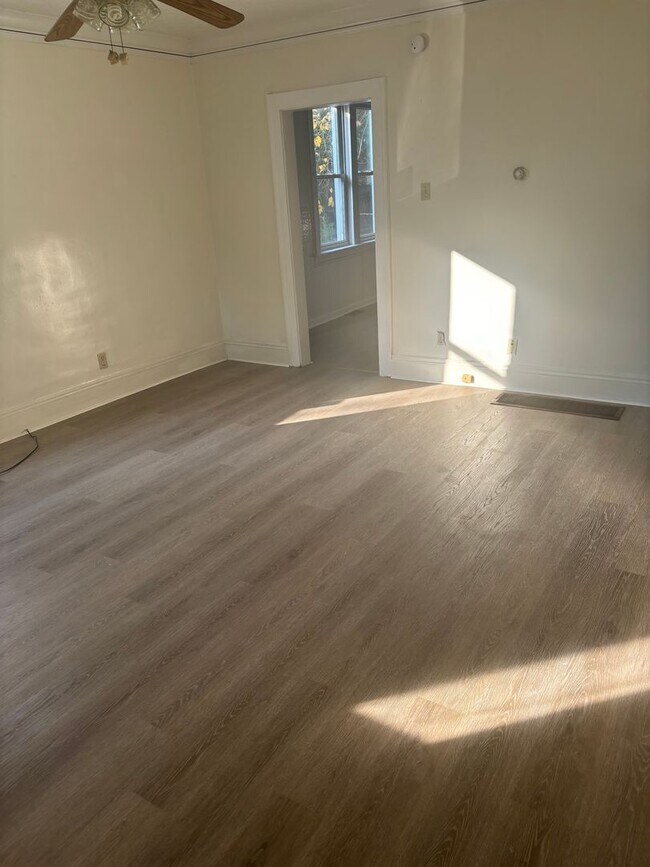 Building Photo - Harvard/Fleet three bedroom single family