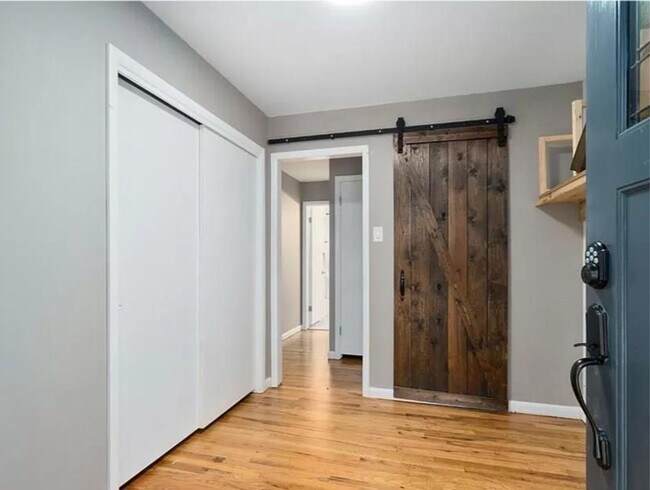 Building Photo - Newly Renovated Dream Home! 4BD + Study+ F...