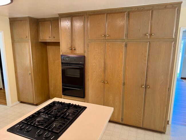 Foto del edificio - Single Story 4 Bedroom Ranch Style Home in Anaheim!
