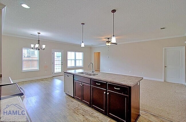 Building Photo - 147 Rimes Ave SE