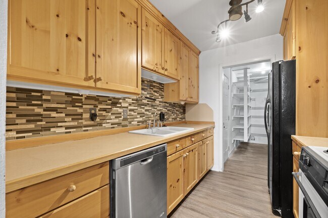 Foto del edificio - 60 Millpond Dr