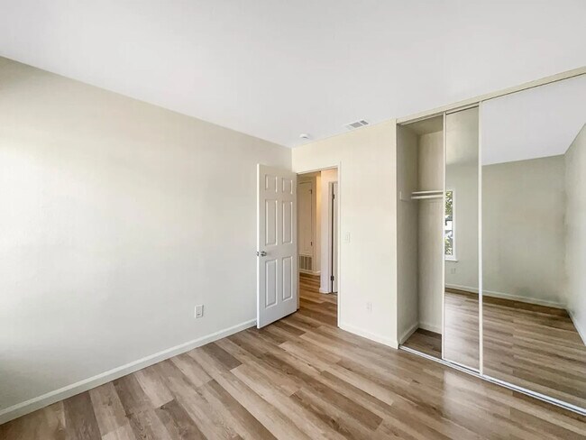 Foto del edificio - 3023 Rosemont Dr