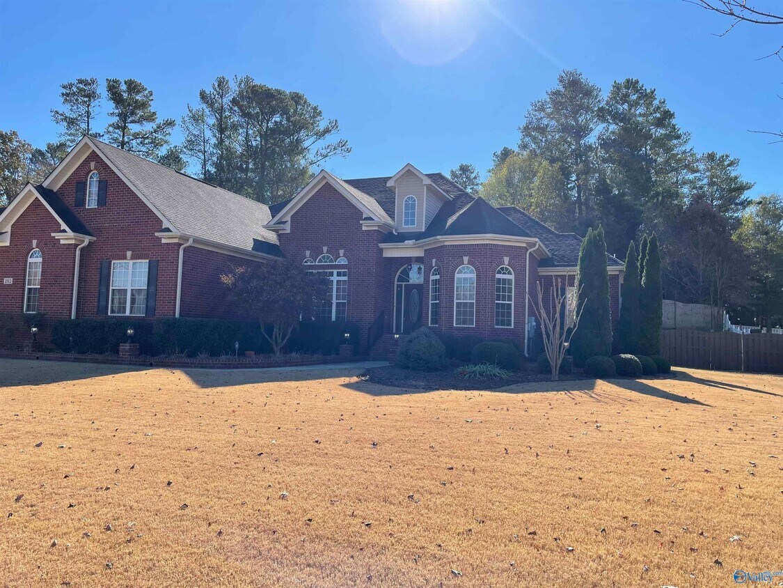 Foto principal - 202 Bishop Farm Way