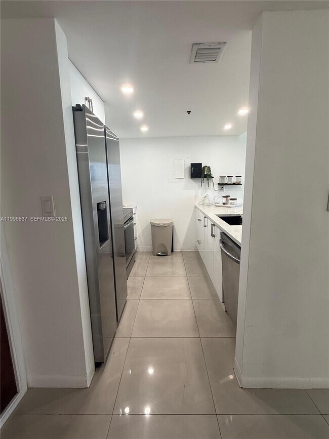 Foto del edificio - 7601 E Treasure Dr