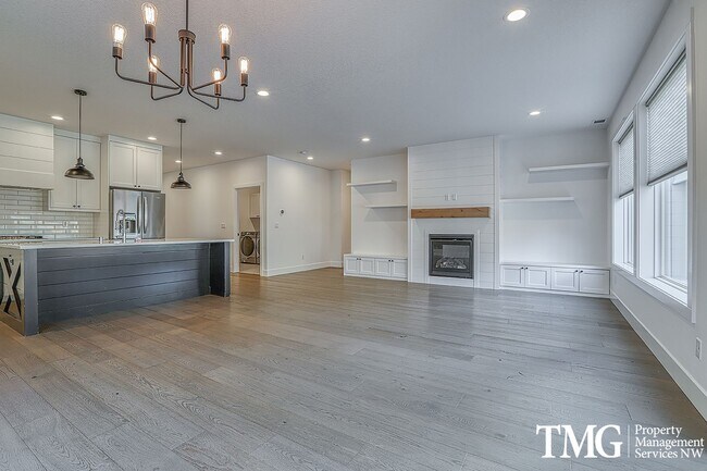 Foto del edificio - Modern Style Home w/ 3 Beds and 2 Bath in ...