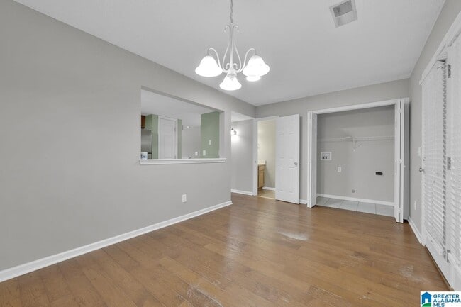 Foto del edificio - 5181 Falling Creek Ln