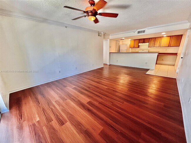 Foto del edificio - 9905 Westwood Dr