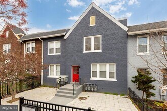 Building Photo - 1113 Penn St NE