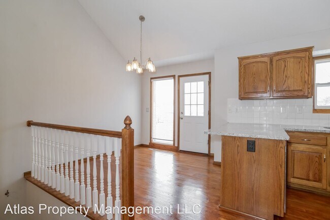 Building Photo - 3 br, 2.5 bath House - 6467 NW Valley Drive
