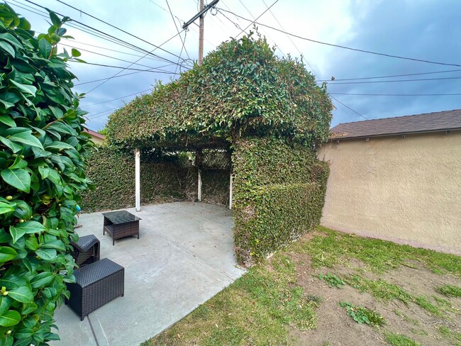 Building Photo - 3725 Marwick Ave