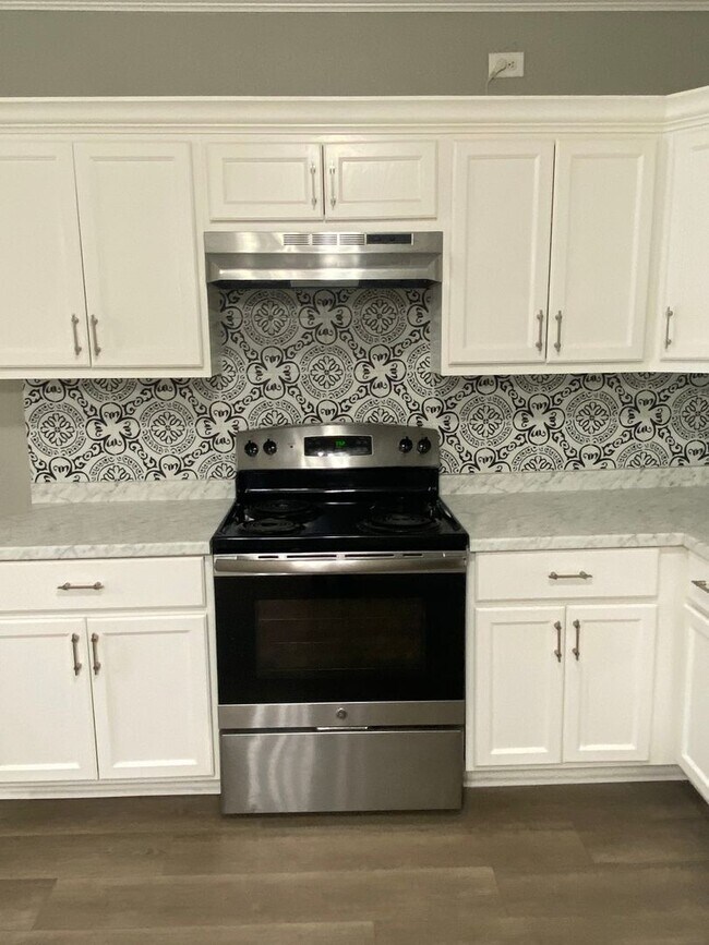 Building Photo - 2 Bedroom Single Family Home in Baytown