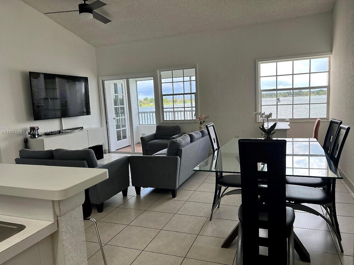 Foto principal - 2803 N Oakland Forest Dr